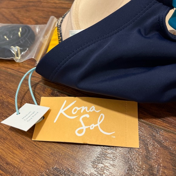 NWT Strapless Kona Sol one piece swimsuit Size Small - Picture 3 of 4